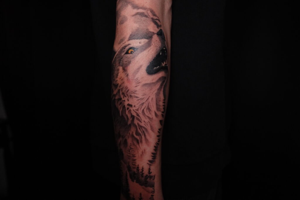 神戸のプライベートタトゥースタジオ KOBE NAPIS INK TATTOO
オーナーによるブラックアンドグレーのポートレートタトゥー作品
