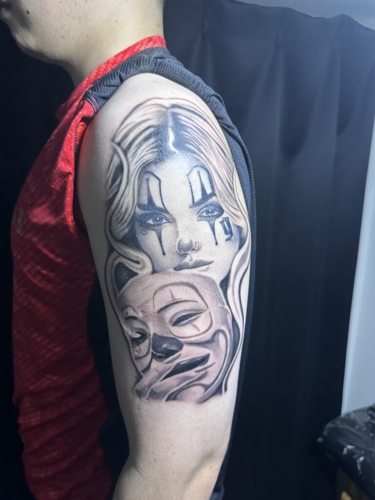 神戸のプライベートタトゥースタジオ KOBE NAPIS INK TATTOO
オーナーによるブラックアンドグレーのリアリスティックタトゥー作品

