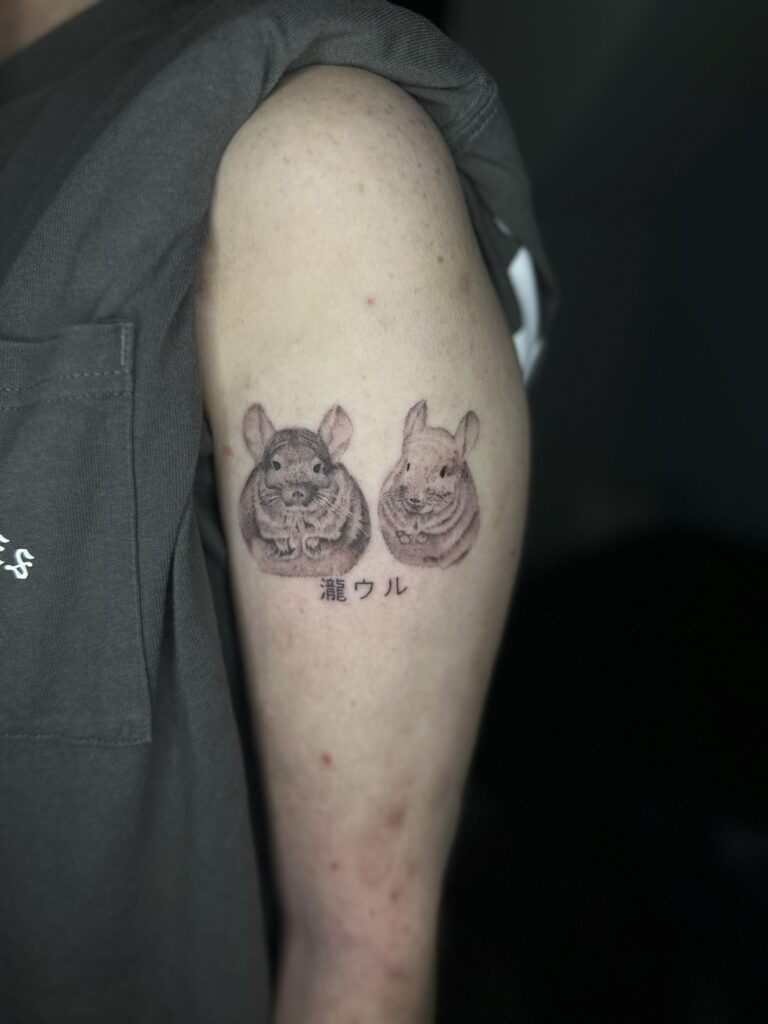 神戸のプライベートタトゥースタジオ KOBE NAPIS INK TATTOO
オーナーによるブラックアンドグレーのリアリスティックタトゥー作品
